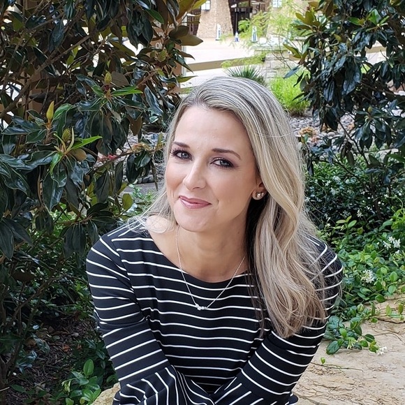 Meet your Posher, Brianna - Picture 2 of 2